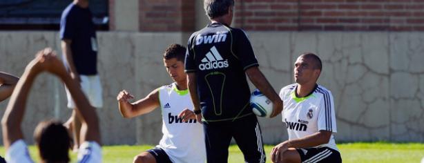 Jose Mourinho durante un entrenamiento junto a Ronaldo y Pepe/ Lainformacion.com