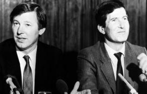 Sir Alex Ferguson, presentado con el Manchester Uniteed