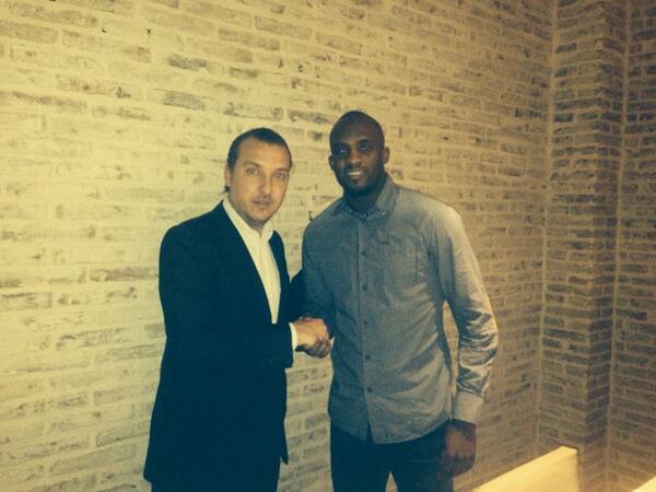 Sissoko con Quico Catalán tras su fichaje por el Levante