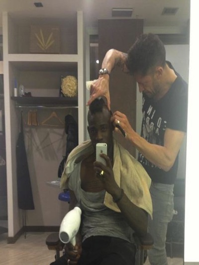 El nuevo (y elaborado) peinado de Balotelli
