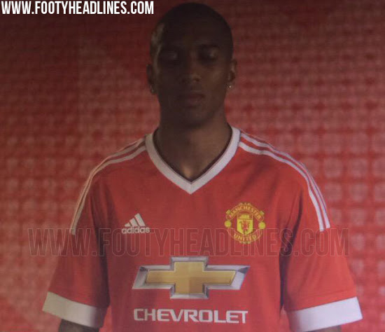 Imágenes de la camiseta Adidas del Manchester United 2015 - 2016