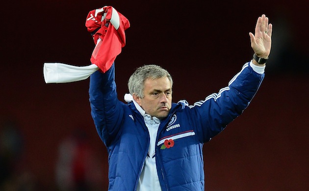 Mourinho con la camiseta de Ozil