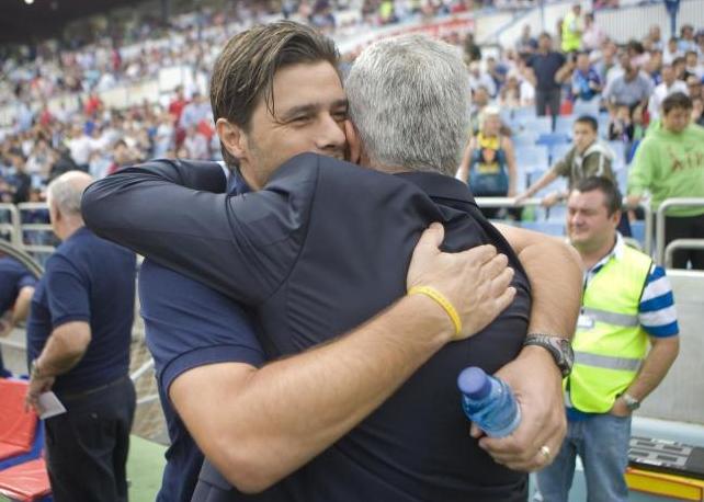 No faltan los abrazos de Primera. Foto:lainformacion.com/EFE