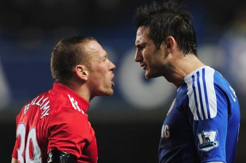 Craig Bellamy discute con Frank Lampard