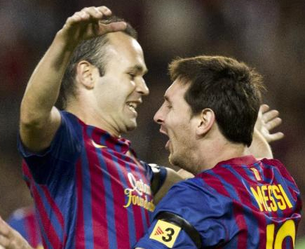 Leo Messi y Andrés Iniesta celebran un gol con el Barcelona
