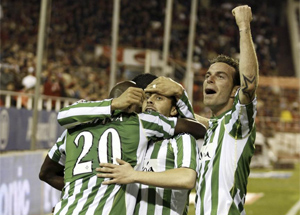 El derbi hispalense se decantó para el lado del Betis, que no ganaba en campo del Sevilla desde hacía 13 años