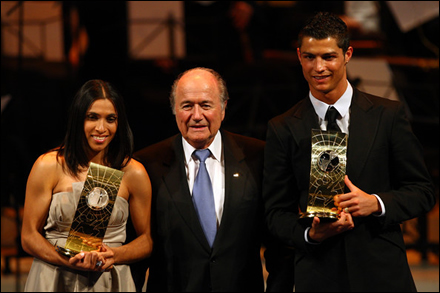 Maria, mejor jugadora; Blatter; Ronaldo, mejor jugador