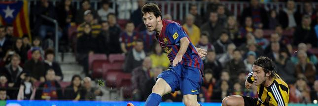 Leo Messi marca al Zaragoza
