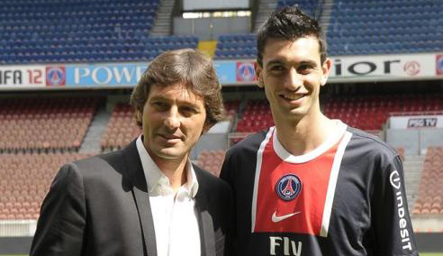 Leonardo y Javier Pastore durante la presentación con el PSG