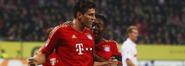 Mario Gómez celebra un gol logrado en Bundesliga