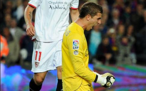 Javi Varas celebra el punto logrado en el Camp Nou