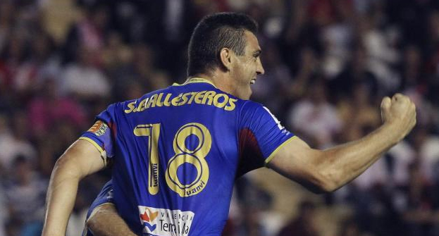 Sergio Ballesteros celebra un gol con el Levante